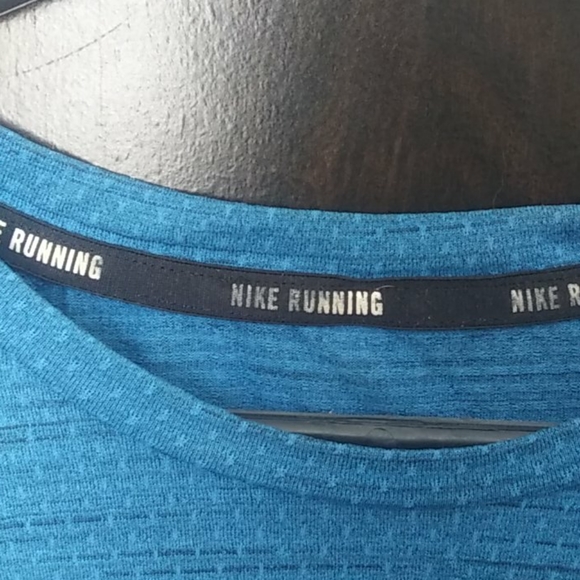 Nike Running T-Shirt (DRI-FIT) - Picture 2 of 3